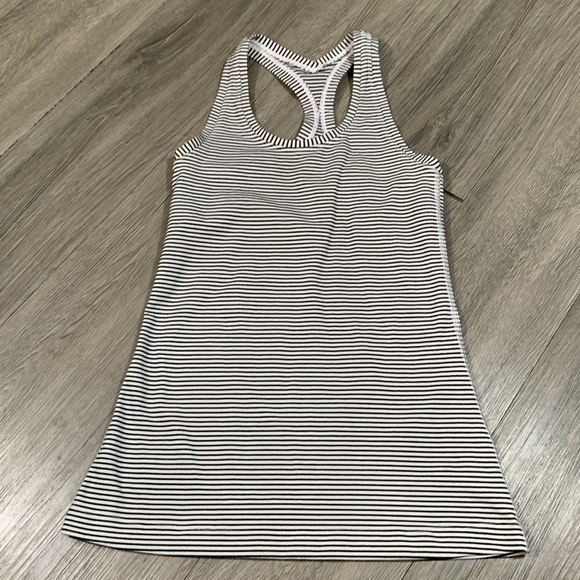 Lululemon Cool Racerback Black & White Stripe Tank.   Size 4 - Picture 4 of 8
